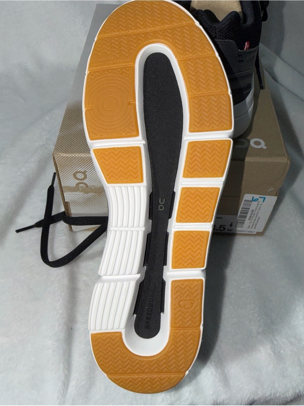 On the Roger Clubhouse Women's Tennis Shoes Black/White, Size W8.5 - Picture 8 of 10